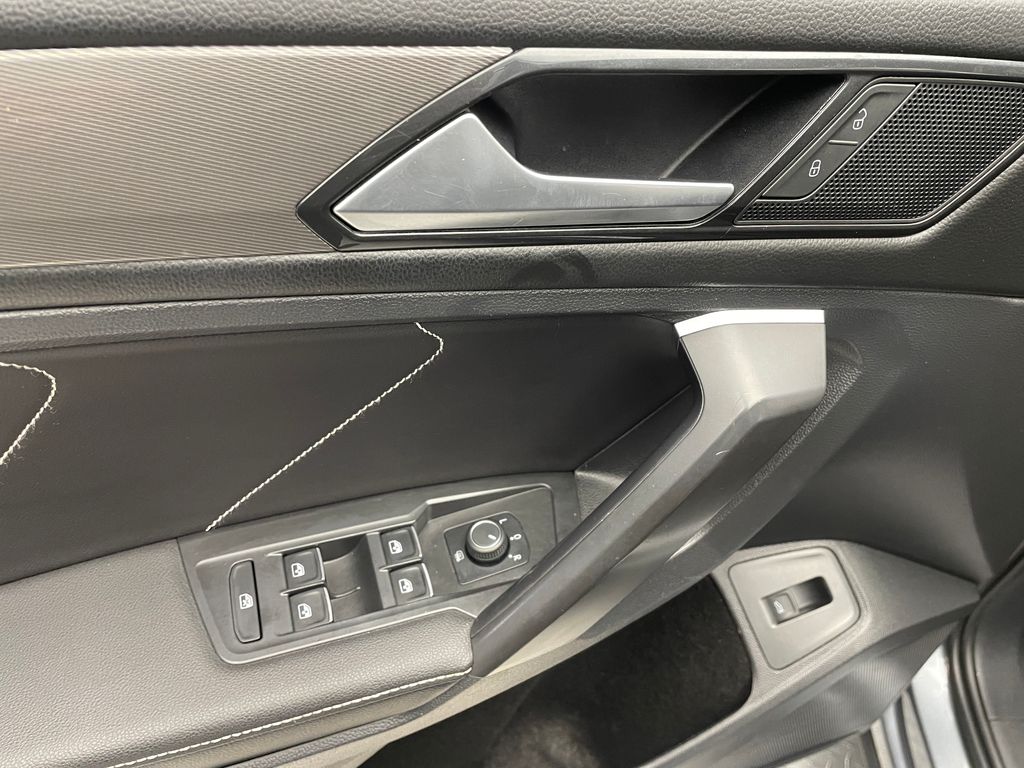 Thumbnail: 2022 Volkswagen Tiguan - 10