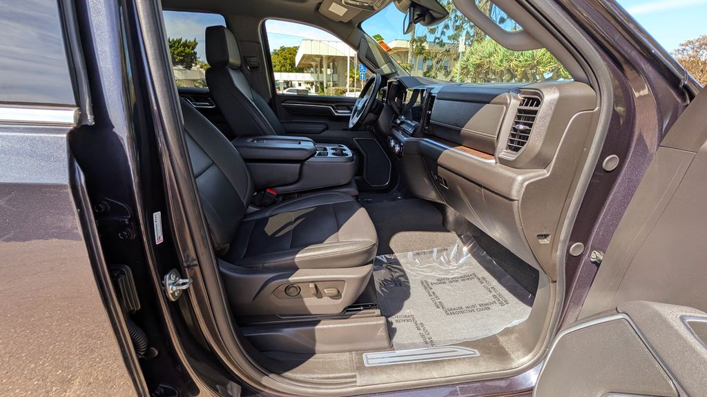 Used 2025 GMC Sierra 1500 SLT 4D Crew Cab