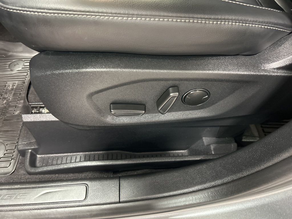 used 2024 Ford Edge car, priced at $25,990