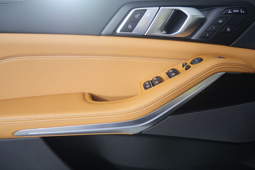 Thumbnail: 2026 BMW X7 - 8