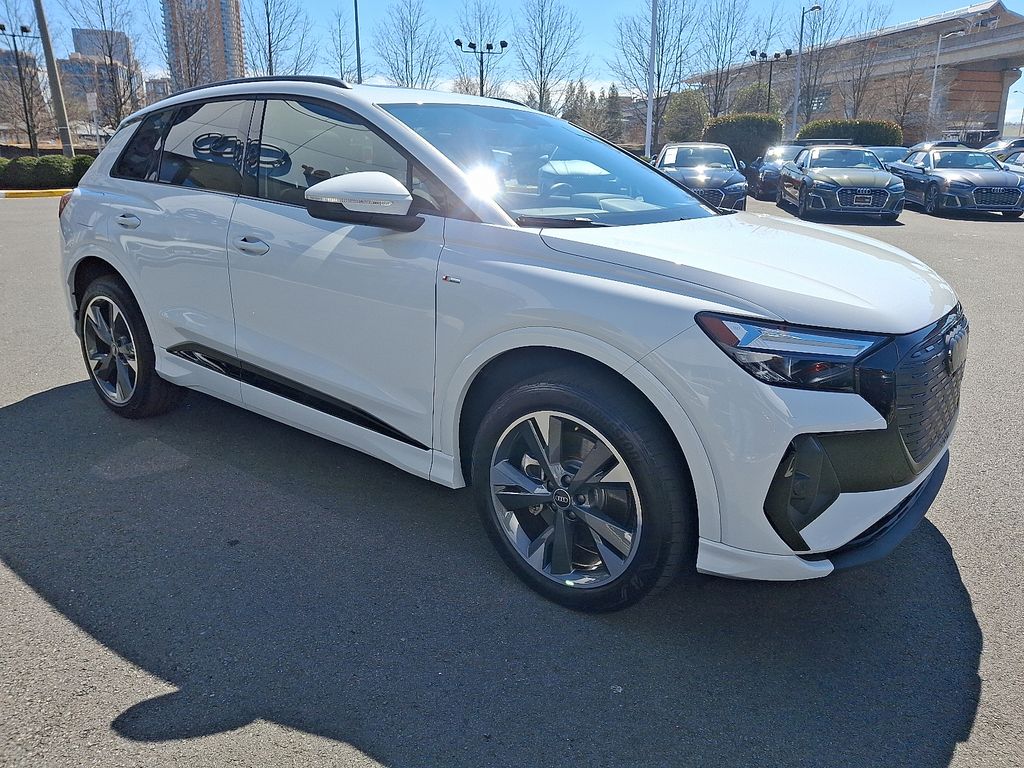 Thumbnail: 2024 Audi Q4 e-tron - 3