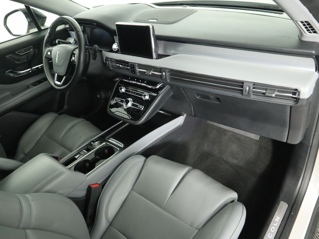 Thumbnail: 2022 Lincoln Corsair - 17