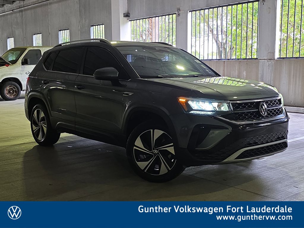 2024 Volkswagen Taos SE 4Motion