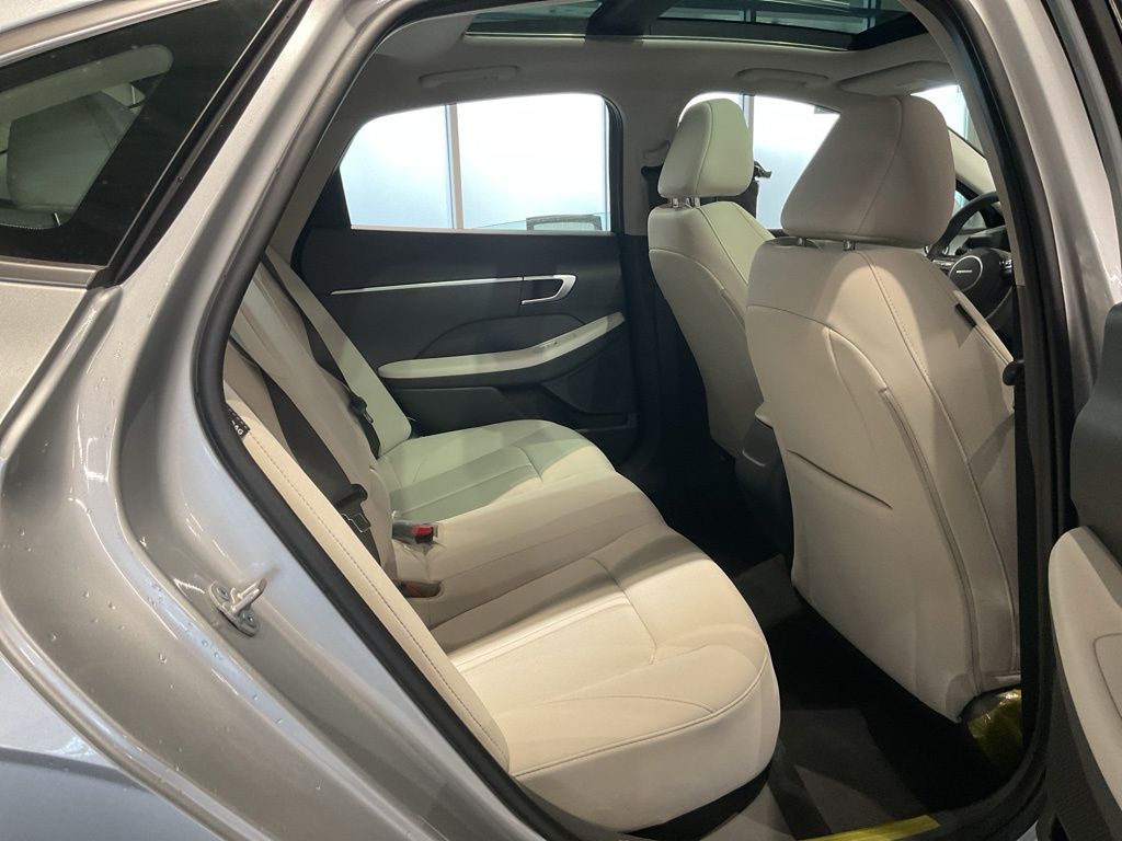 New 2025 Silver Hyundai SEL Convenience image 21