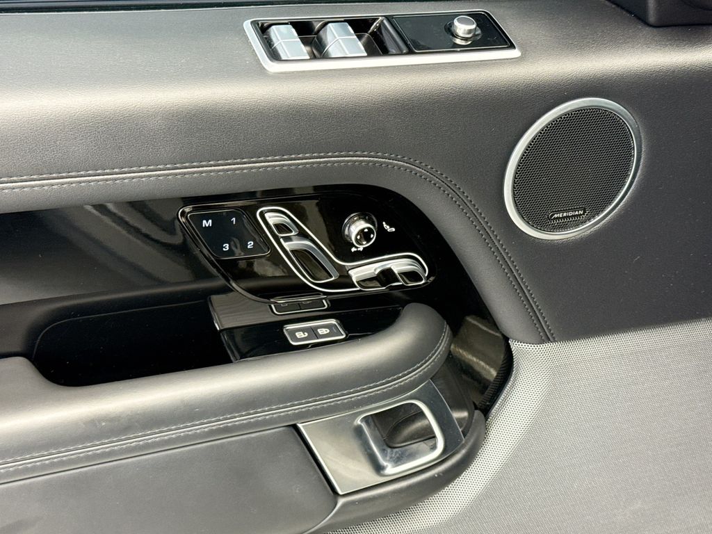 Thumbnail: 2022 Land Rover Range Rover - 22