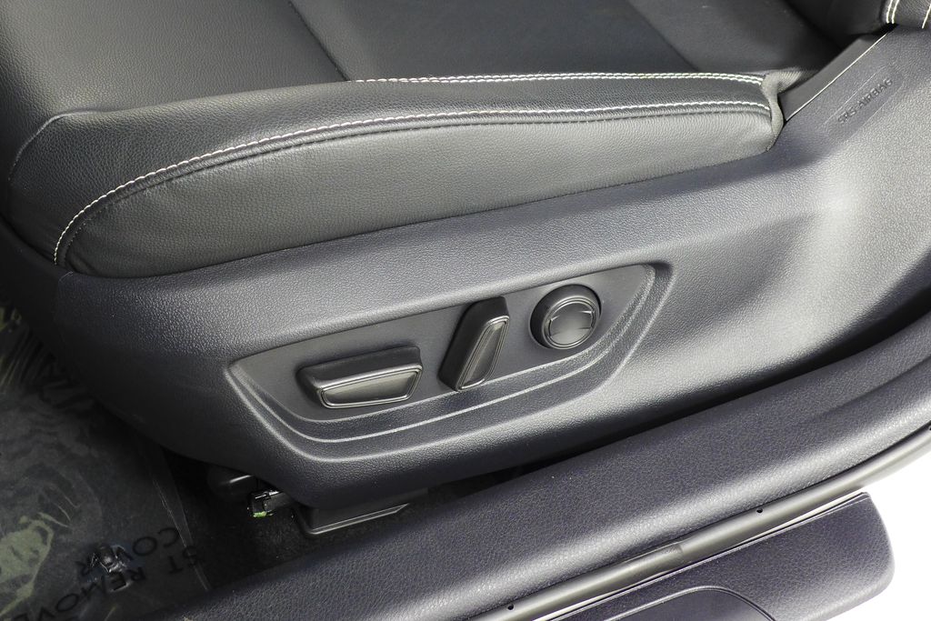 2025 Toyota Camry SE 22