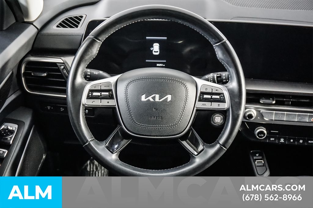 Used 2025 Black Kia S image 25