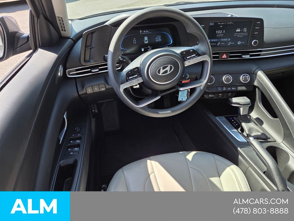 Used 2024 Silver Hyundai SE image 8