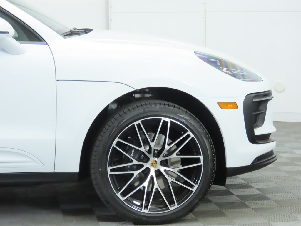 Thumbnail: 2025 Porsche Macan - 11