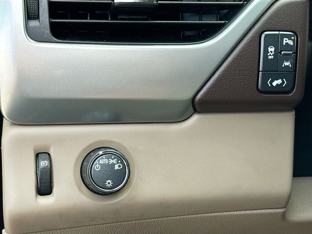 2019 Chevrolet Suburban LT - Photo 8