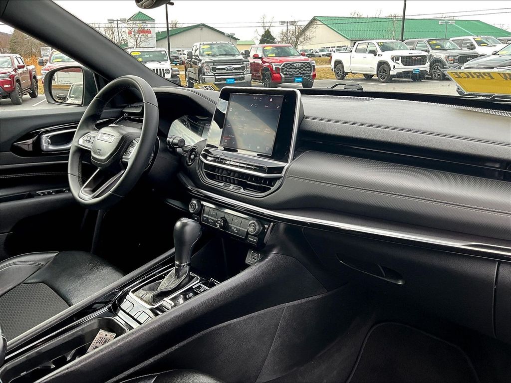 2022 Jeep Compass — photo 14