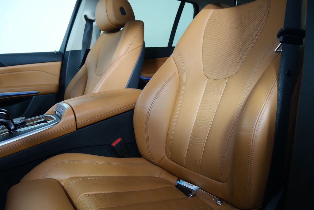 2022 BMW X7 xDrive40i 10