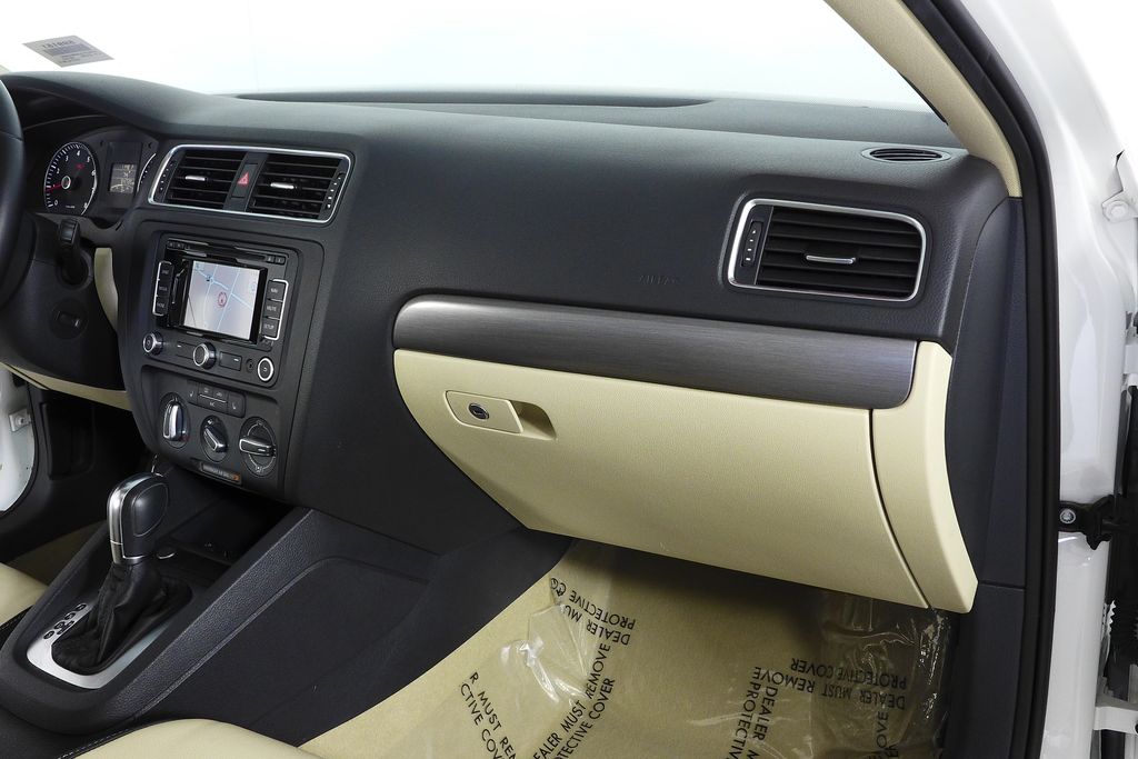 Thumbnail: 2013 Volkswagen Jetta - 14