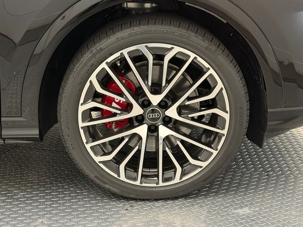 Thumbnail: 2026 Audi SQ5 - 9