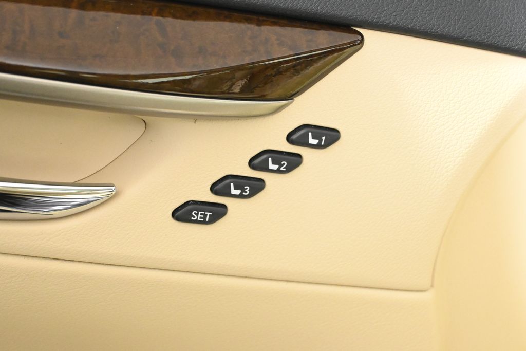 Thumbnail: 2015 Lexus ES - 30