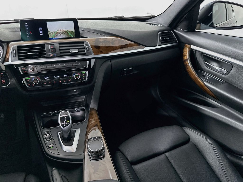 Thumbnail: 2018 BMW 3 Series - 24