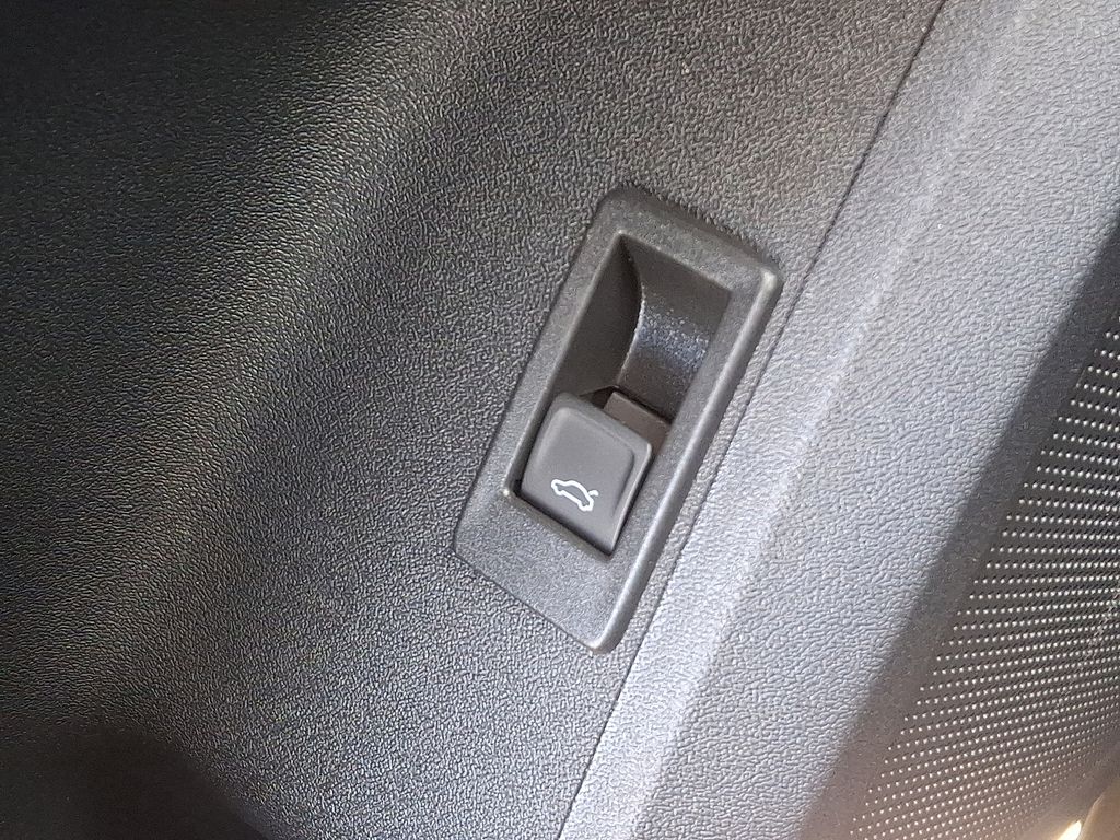 Thumbnail: 2025 Audi SQ5 - 27