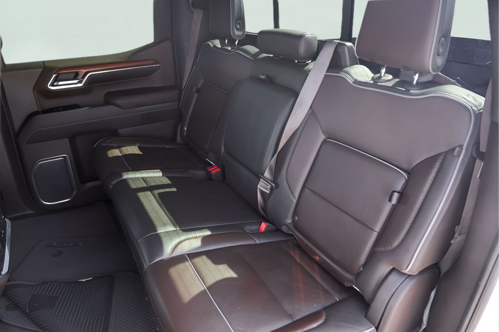 Used 2022 White GMC Denali image 27