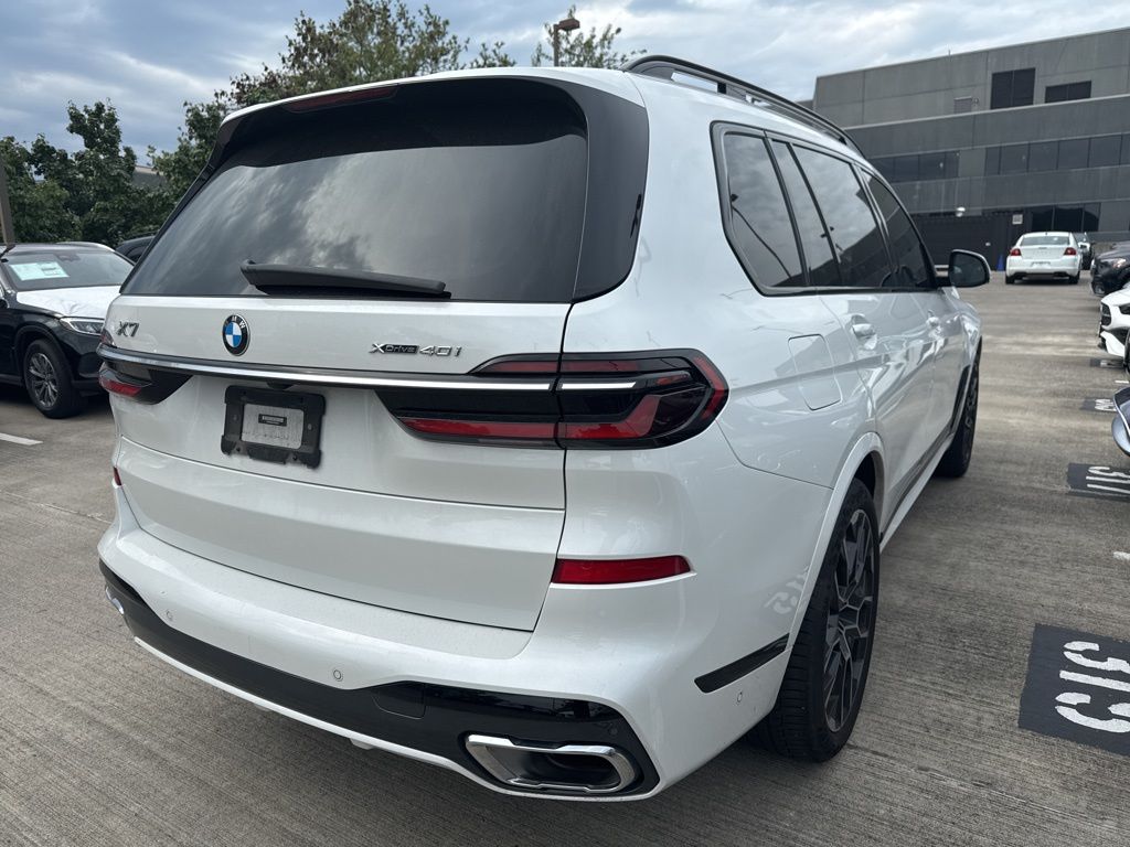 Thumbnail: 2023 BMW X7 - 4