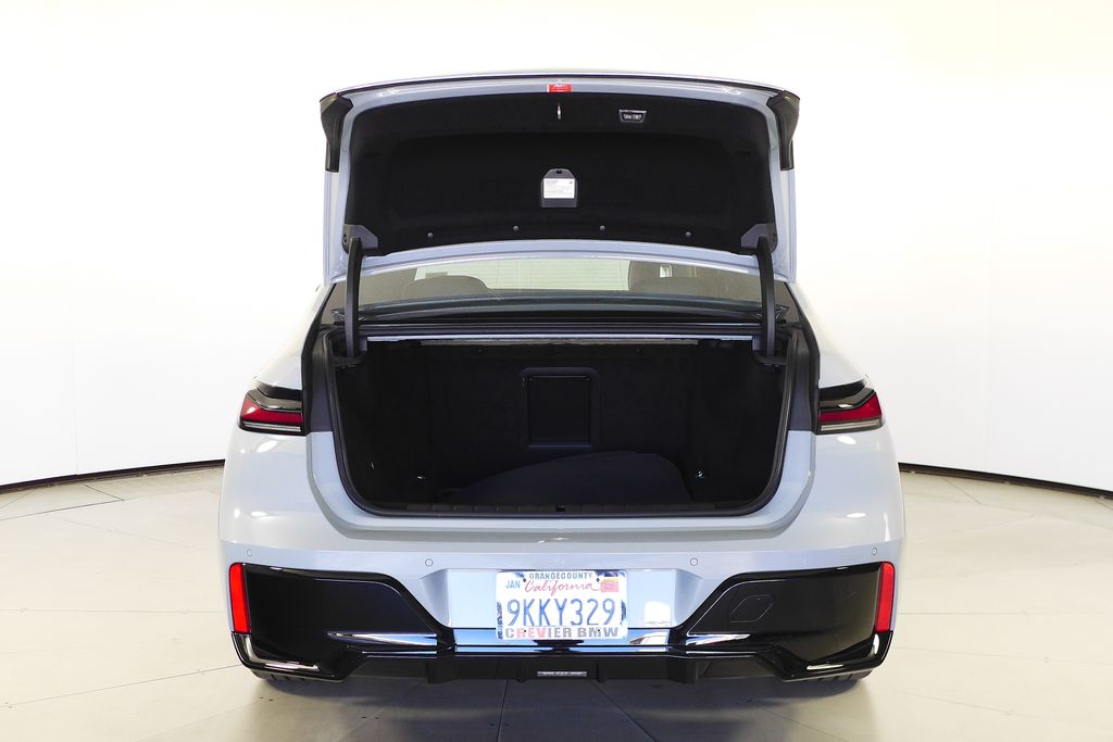 Thumbnail: 2024 BMW 7 Series - 10