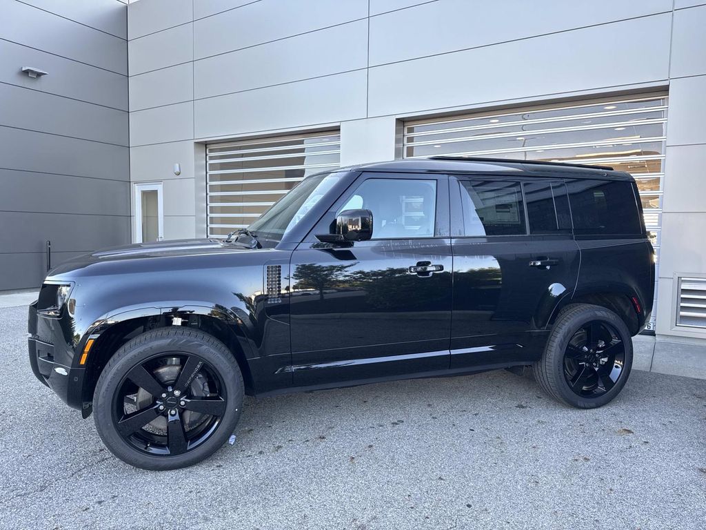 New 2026 Black Land Rover X-Dynamic SE image 3