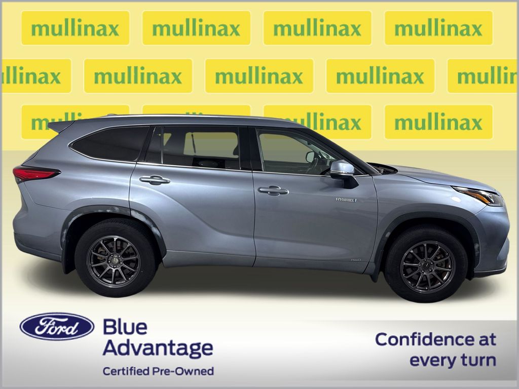 Certified Used 2021  Toyota Limited image 2