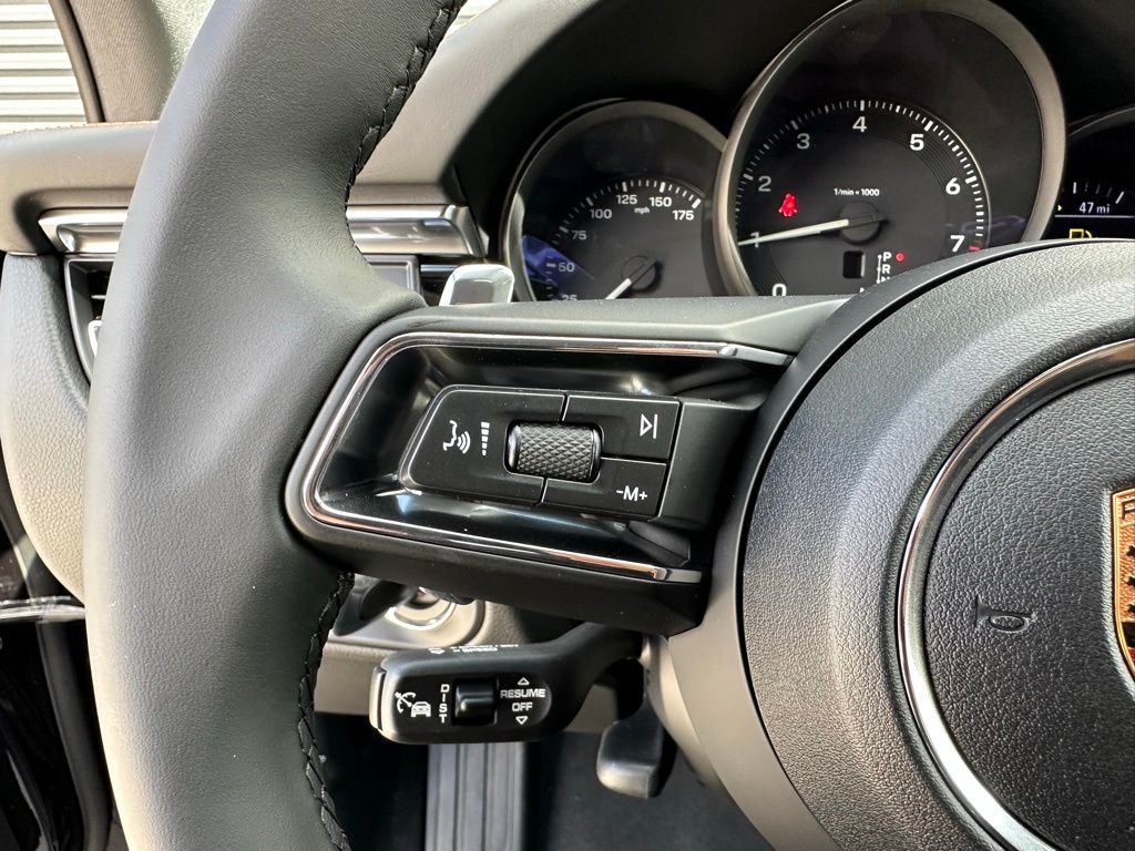 Thumbnail: 2026 Porsche Macan - 21