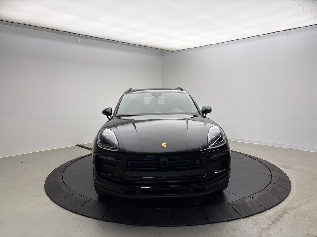 Thumbnail: 2026 Porsche Macan - 10