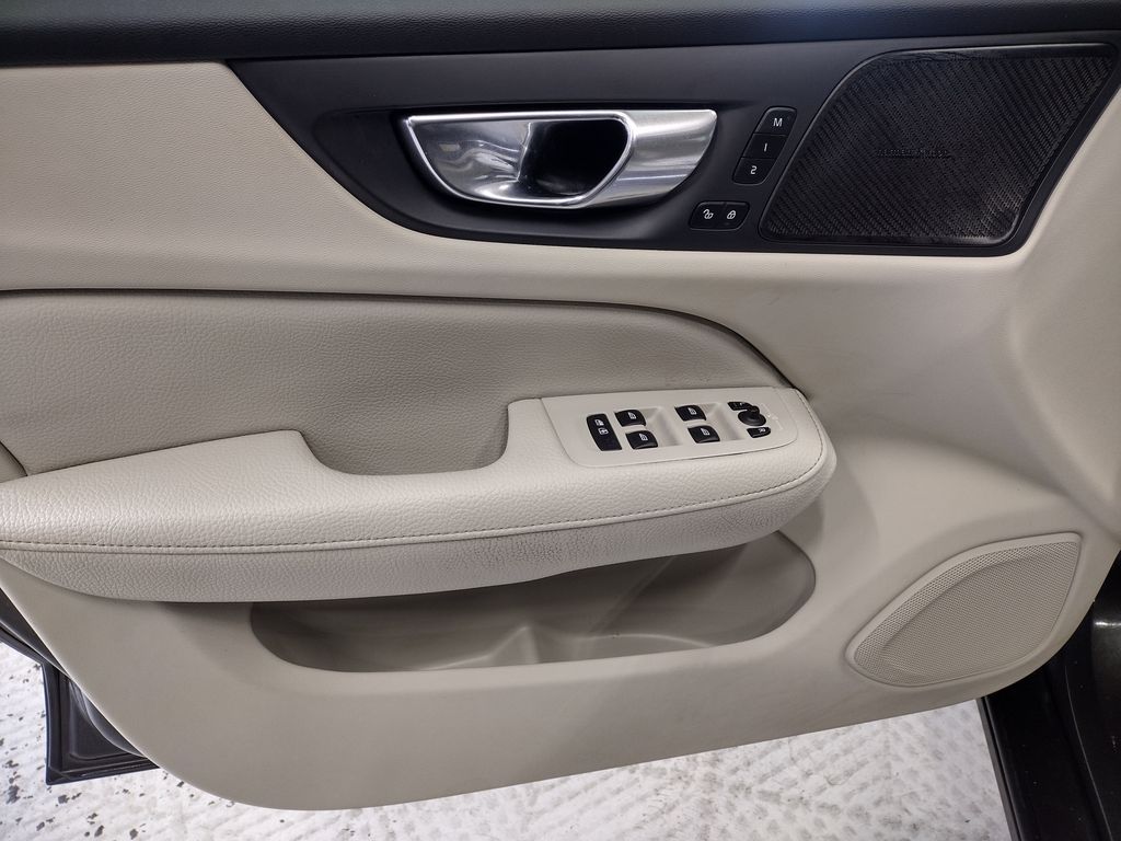 2021 Volvo S60 T6 Momentum