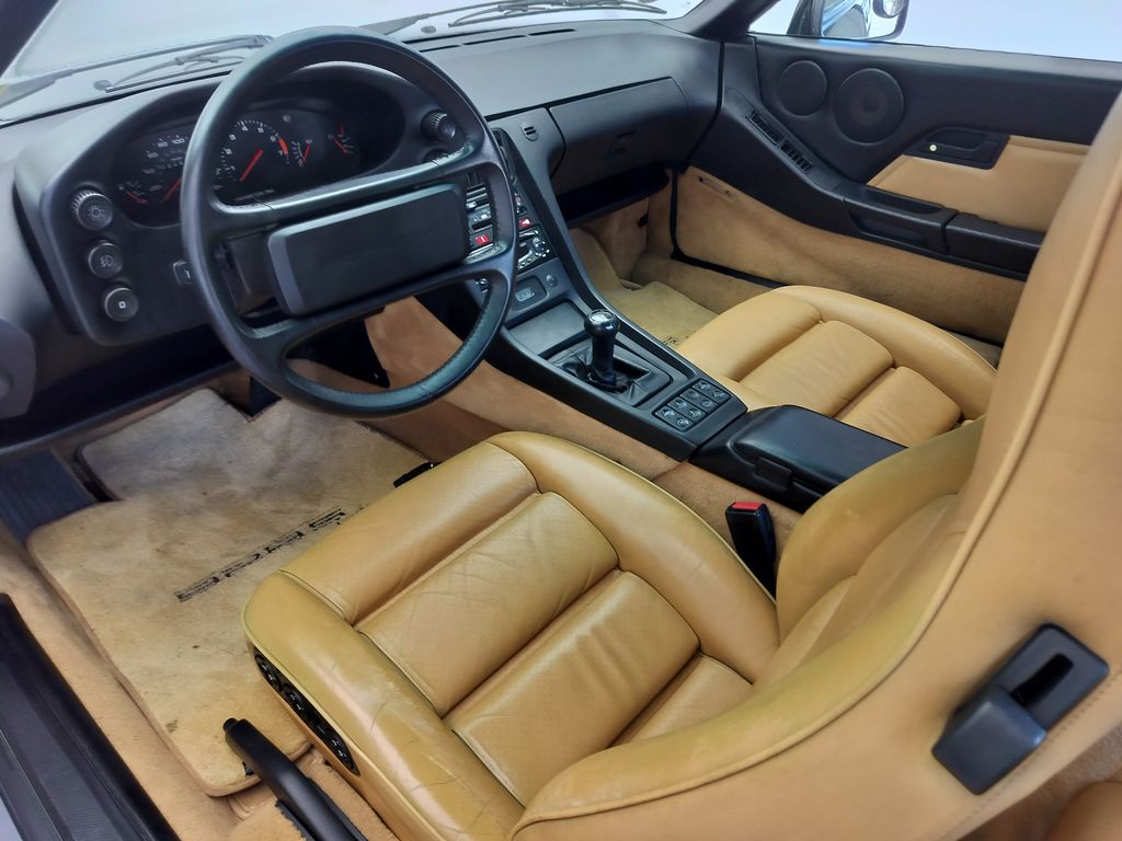 Thumbnail: 1988 Porsche 928 - 4