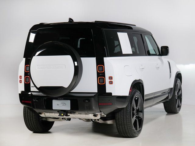 New 2026 White Land Rover X-Dynamic SE image 2
