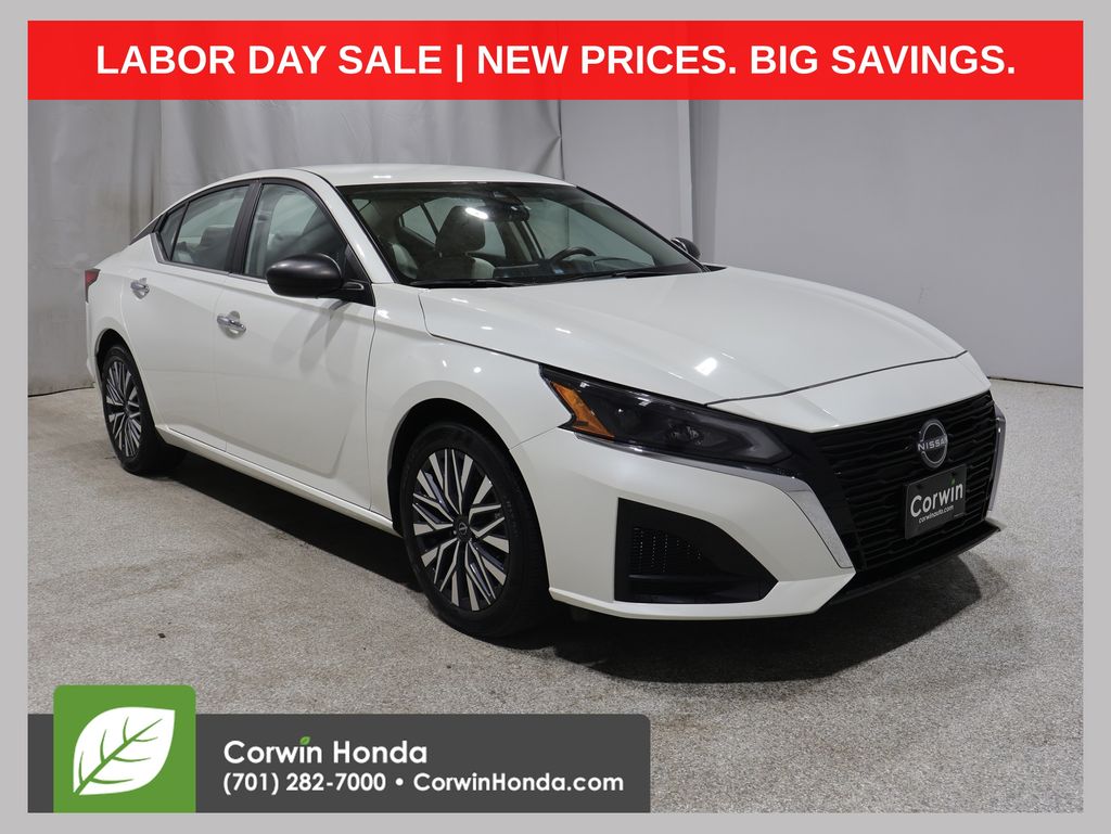 Pearl White Tricoat 2025 Nissan Altima Sedan Front-Wheel Drive Continuously Variable Transmission