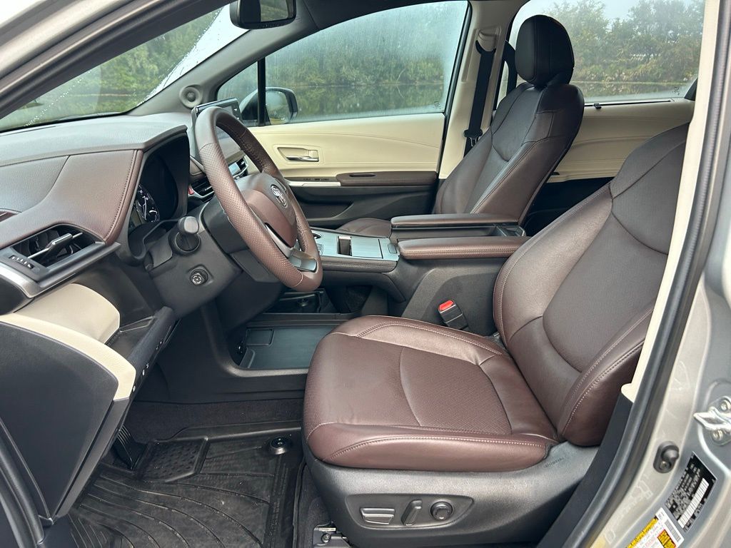 Thumbnail: 2024 Toyota Sienna - 15