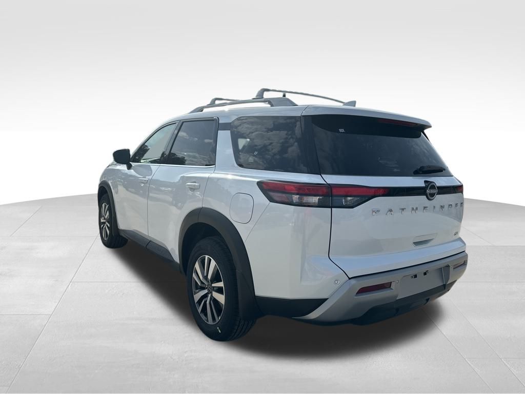 2025 Everest White Pearl Tricoat Nissan Pathfinder SL FWD SUV