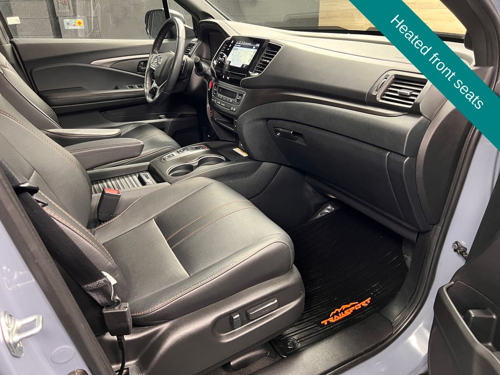 View vehicle photo 7