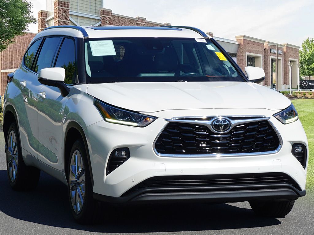 Thumbnail: 2021 Toyota Highlander - 3