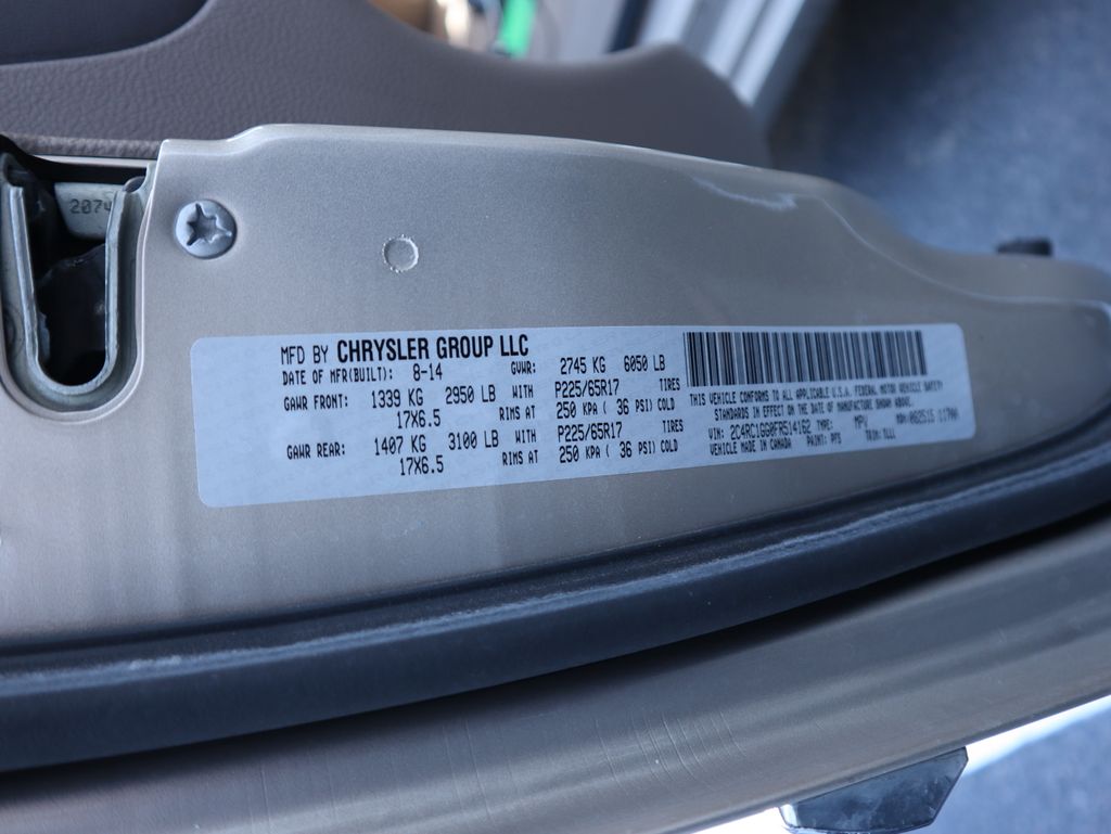 Thumbnail: 2015 Chrysler Town & Country - 13