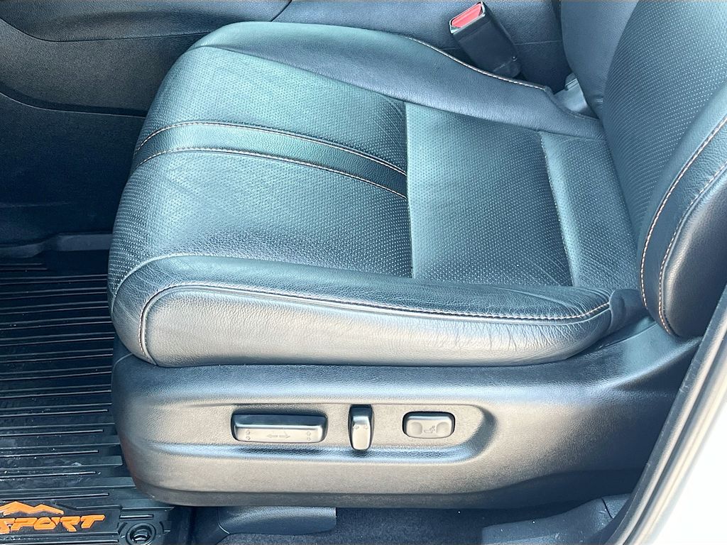 2022 Honda Pilot TrailSport White at Gullo Toyota