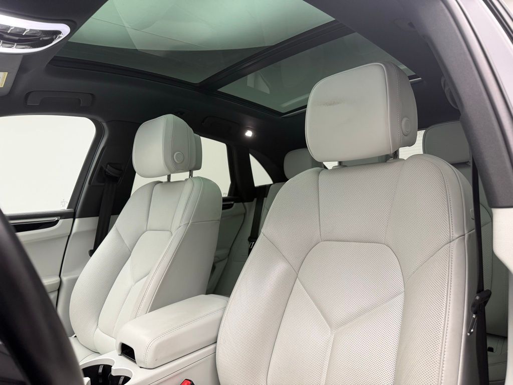 Thumbnail: 2023 Porsche Macan - 5