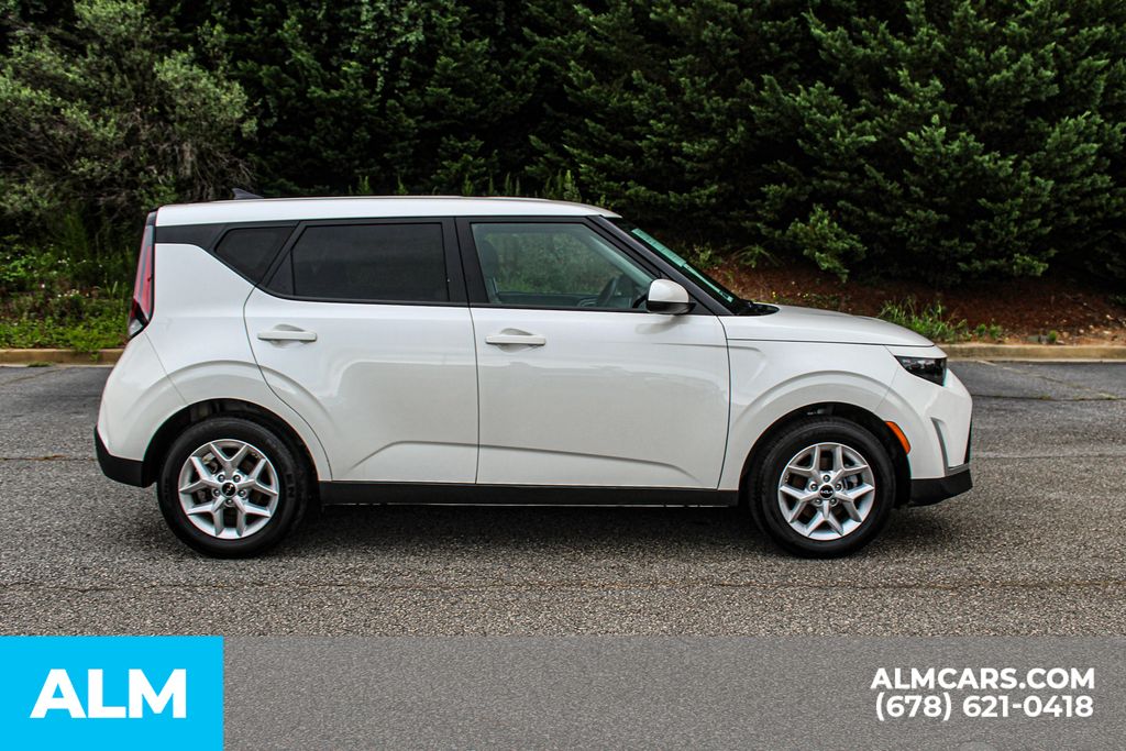 Used 2025 White Kia LX image 8