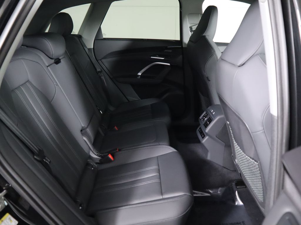 Thumbnail: 2025 Audi Q5 - 24