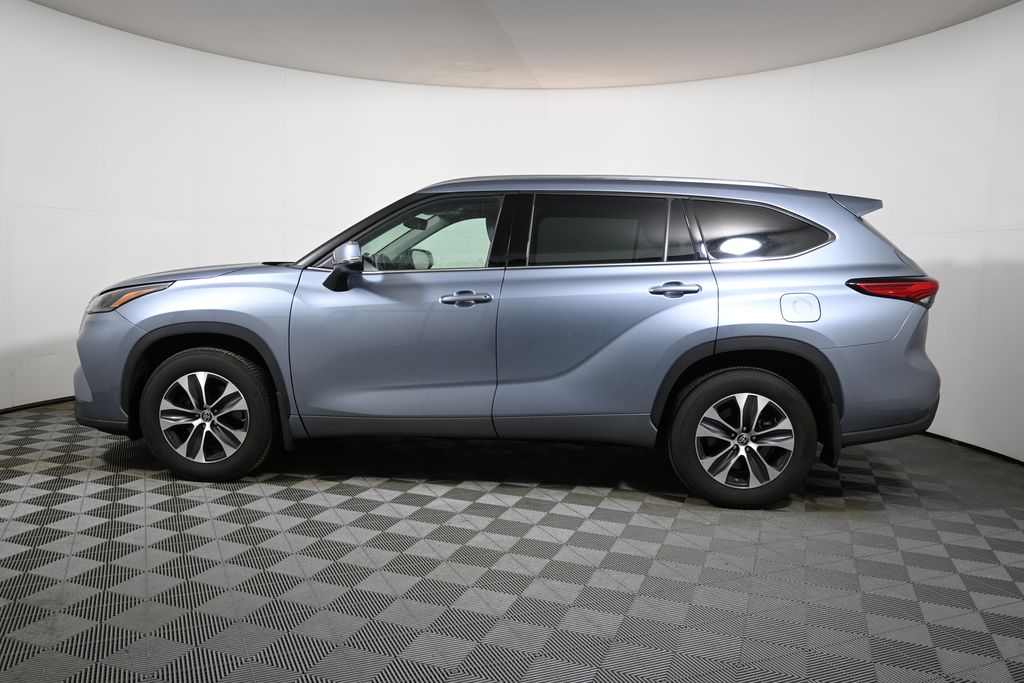 Thumbnail: 2021 Toyota Highlander - 2