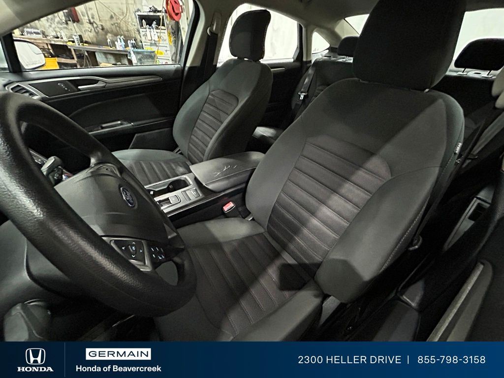 Used 2018 Silver Ford SE image 25