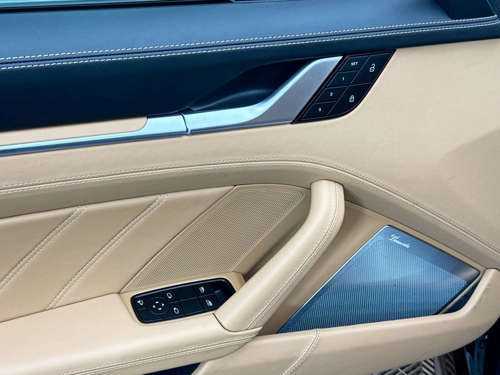 Thumbnail: 2024 Porsche 911 - 31