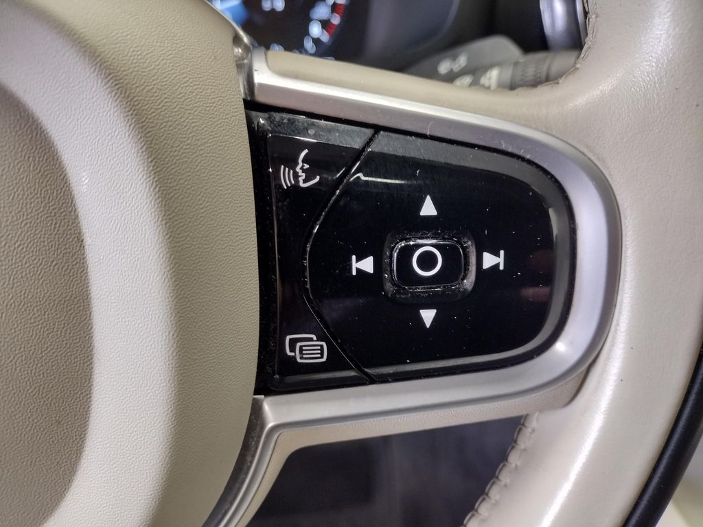 2021 Volvo S60 T6 Momentum