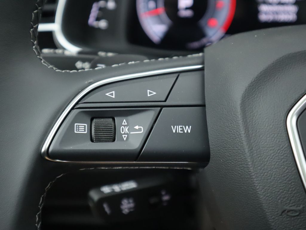 Thumbnail: 2025 Audi Q8 - 12