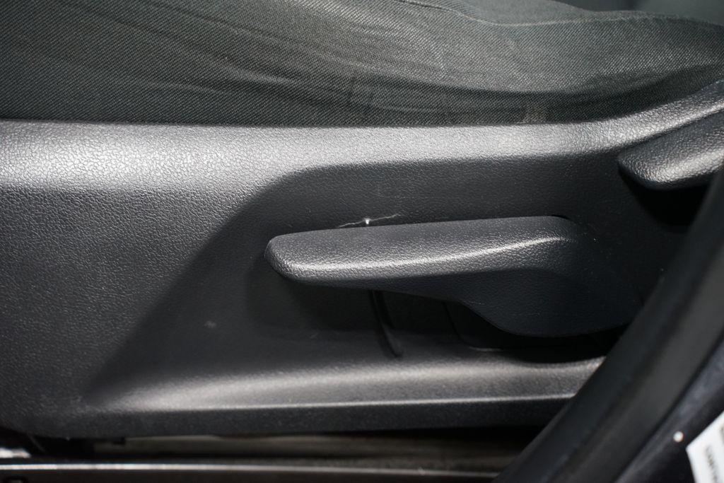 Thumbnail: 2021 Toyota RAV4 - 30