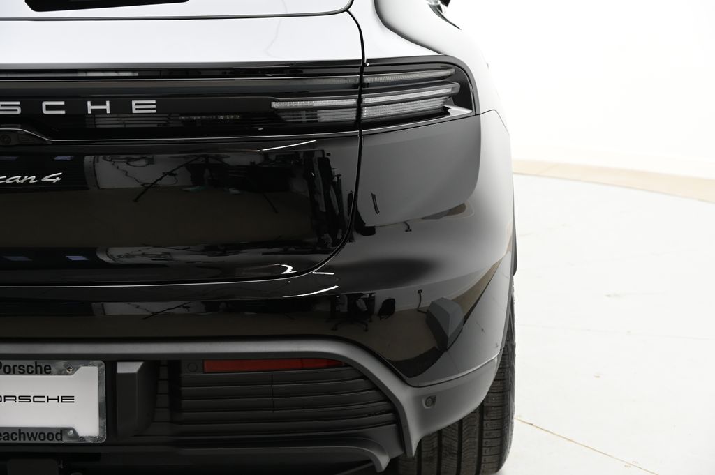 Thumbnail: 2025 Porsche Macan - 12