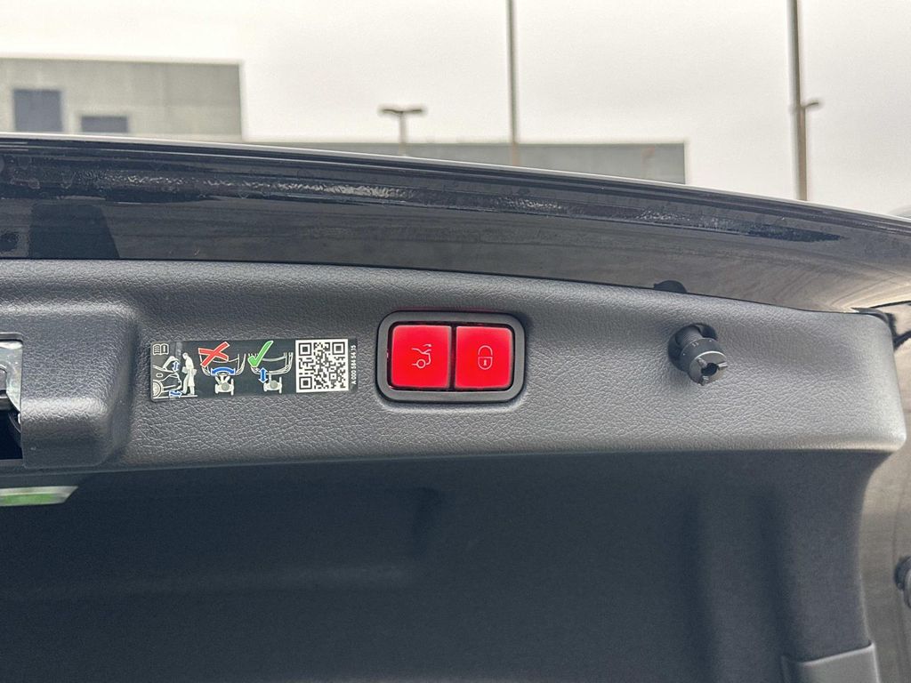 Thumbnail: 2025 Mercedes-Benz C-Class - 30