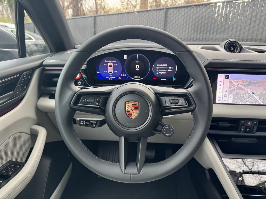 Thumbnail: 2025 Porsche Macan - 17